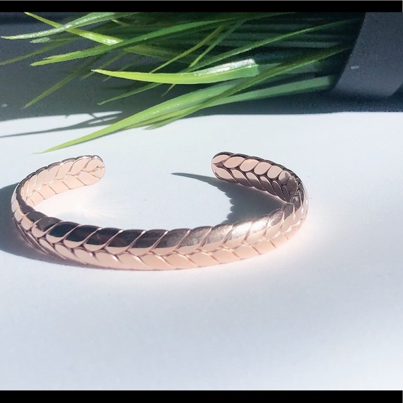 STAINLESS STEEL LEAF BANGLE - Picture 1 of 3